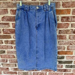 Vintage pleated denim skirt size 12 with elastic in waist 100% cotton